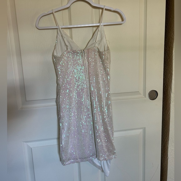 white party dress with iridescent sequins - Picture 3 of 5